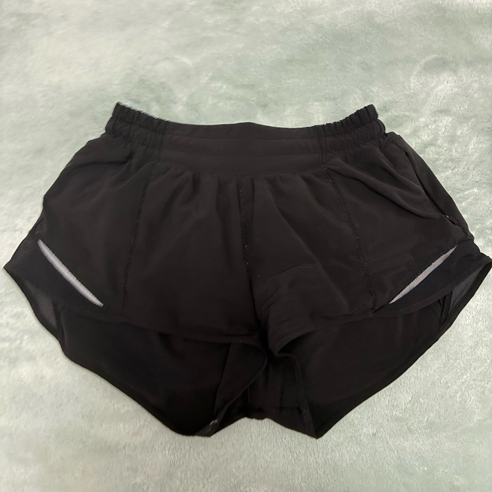 Lululemon Hotty Hot Low Rise Shorts 2.5”
